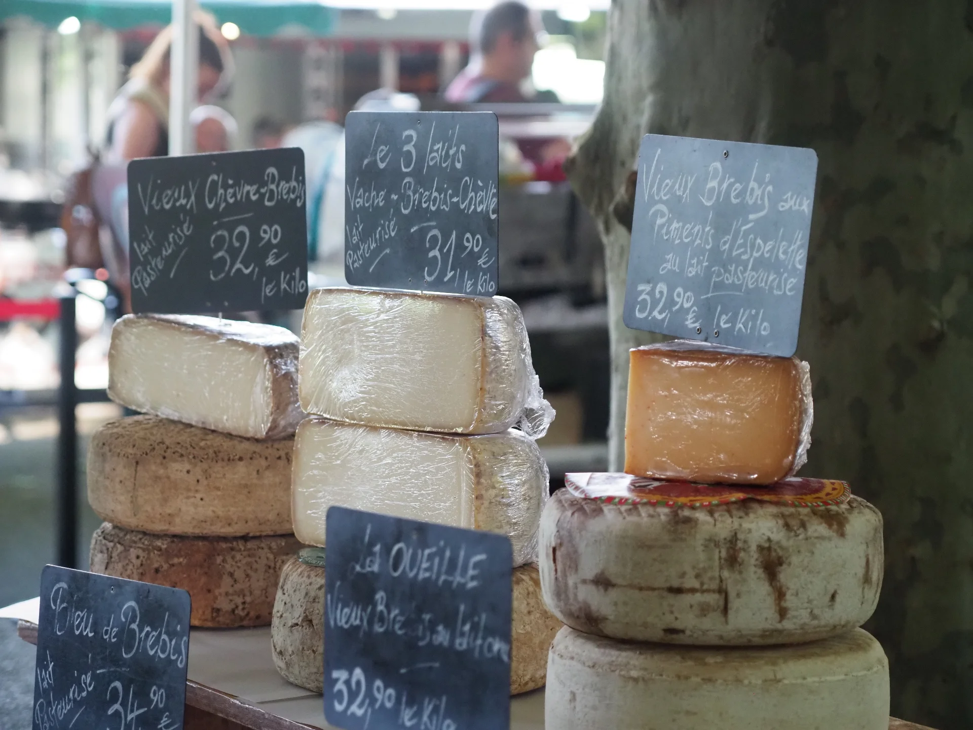 Meules de fromages AOP des Pyrénées — Ossau-Iraty, Roncal, Idiazabal