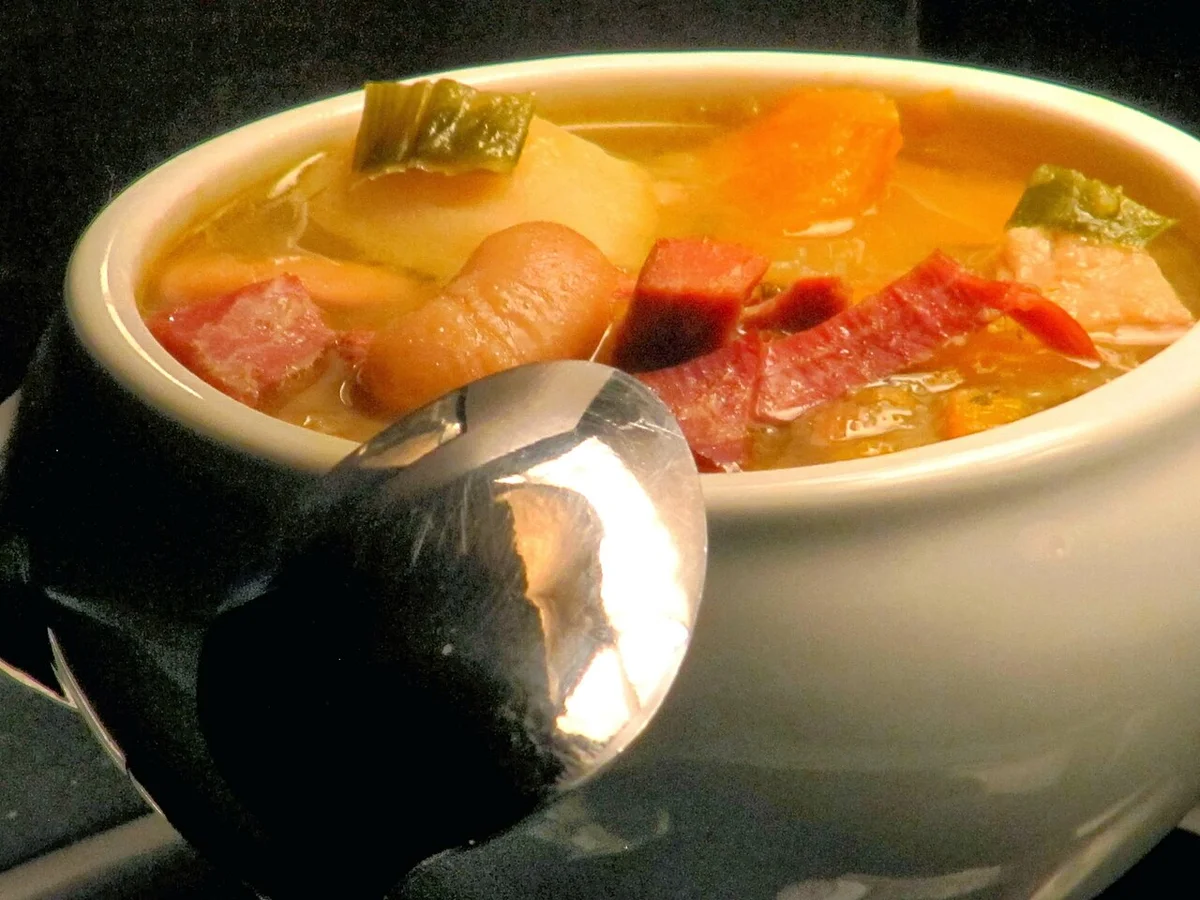 Garbure béarnaise, plat traditionnel pyrénéen